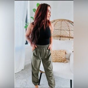 Chelsea DoBoer by Lily & Lottie Hamlin Joggers in Brown Size: Small